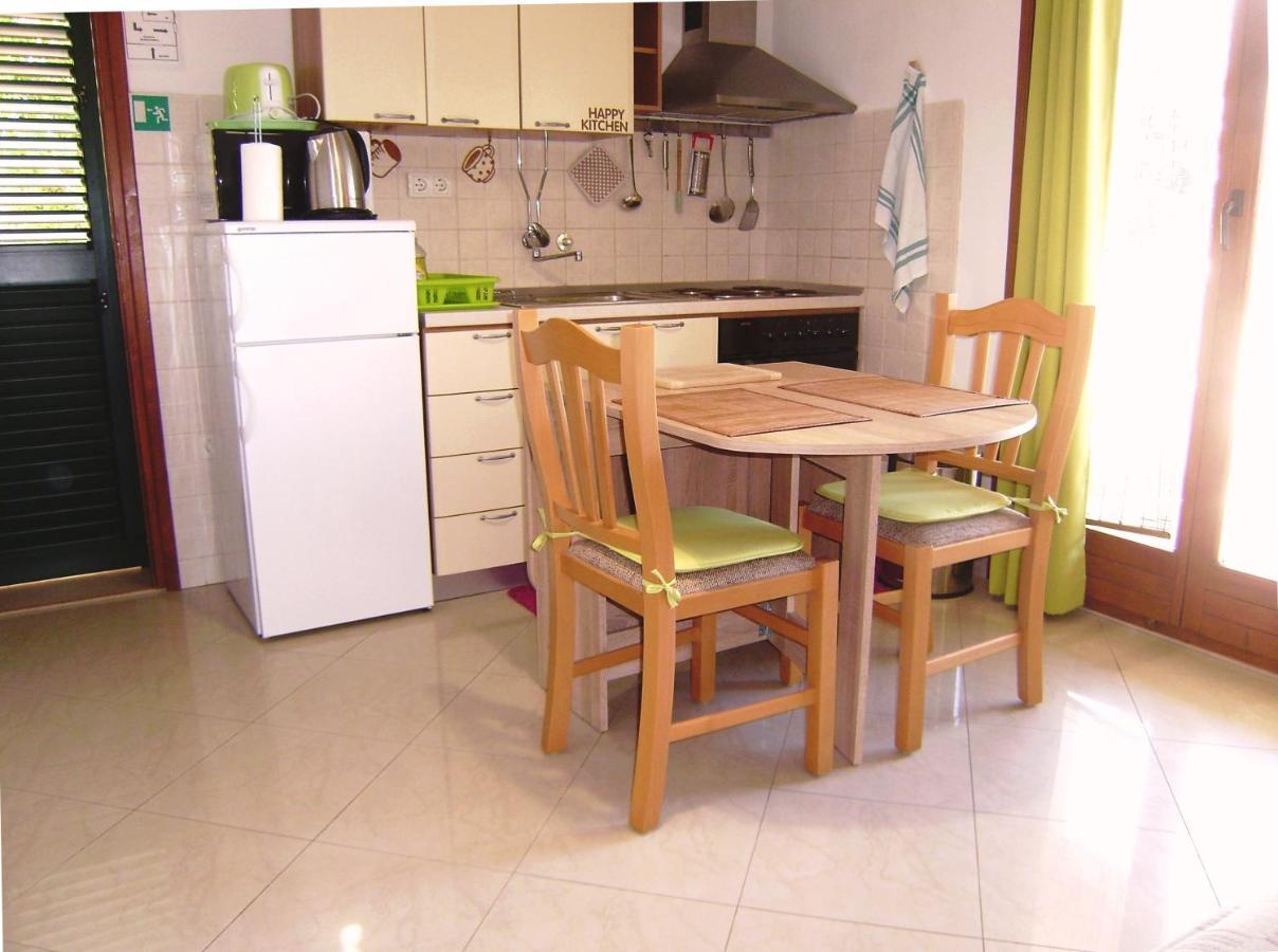 Apartments Iris Korčula Buitenkant foto