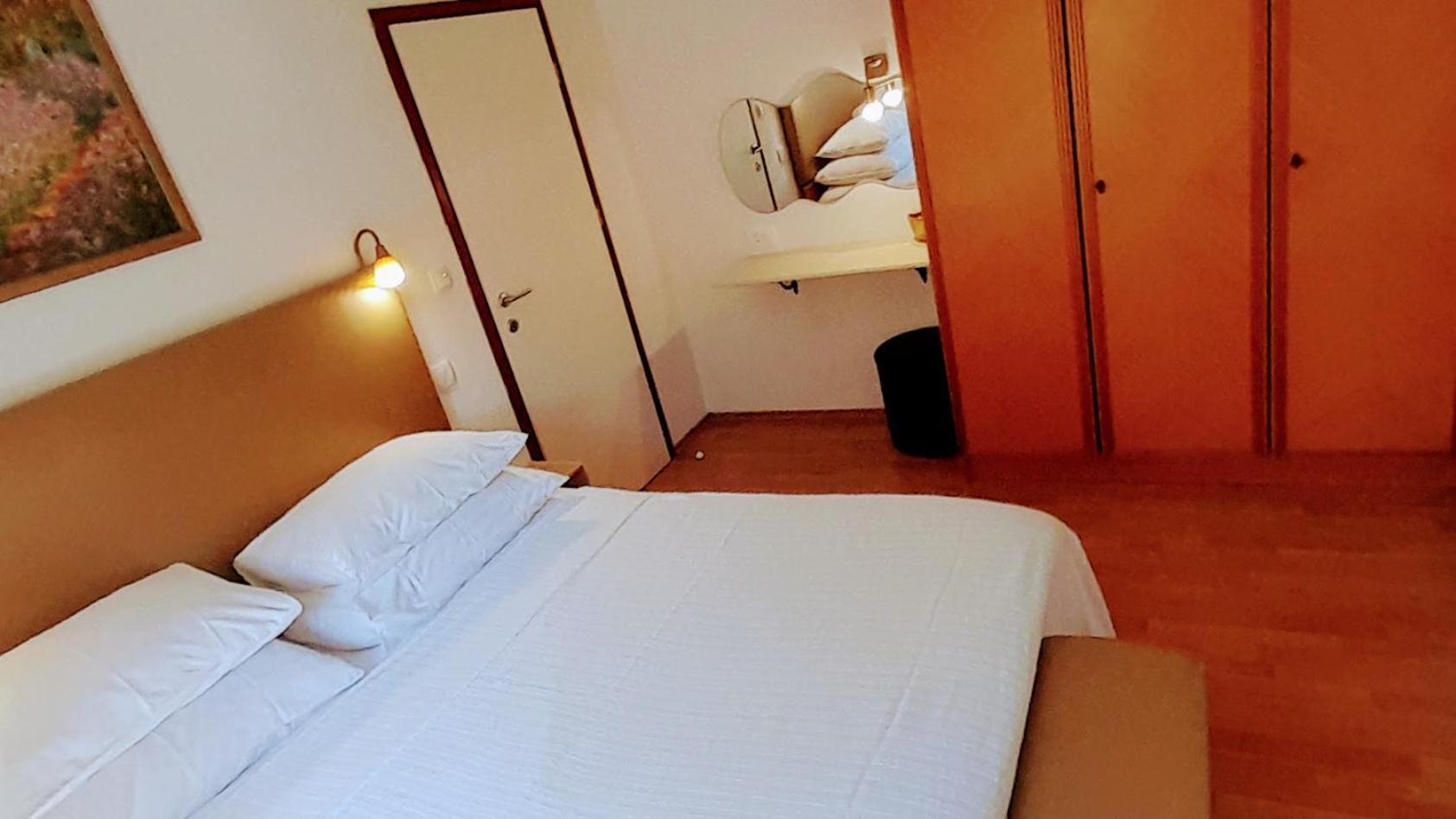 Apartments Iris Korčula Buitenkant foto